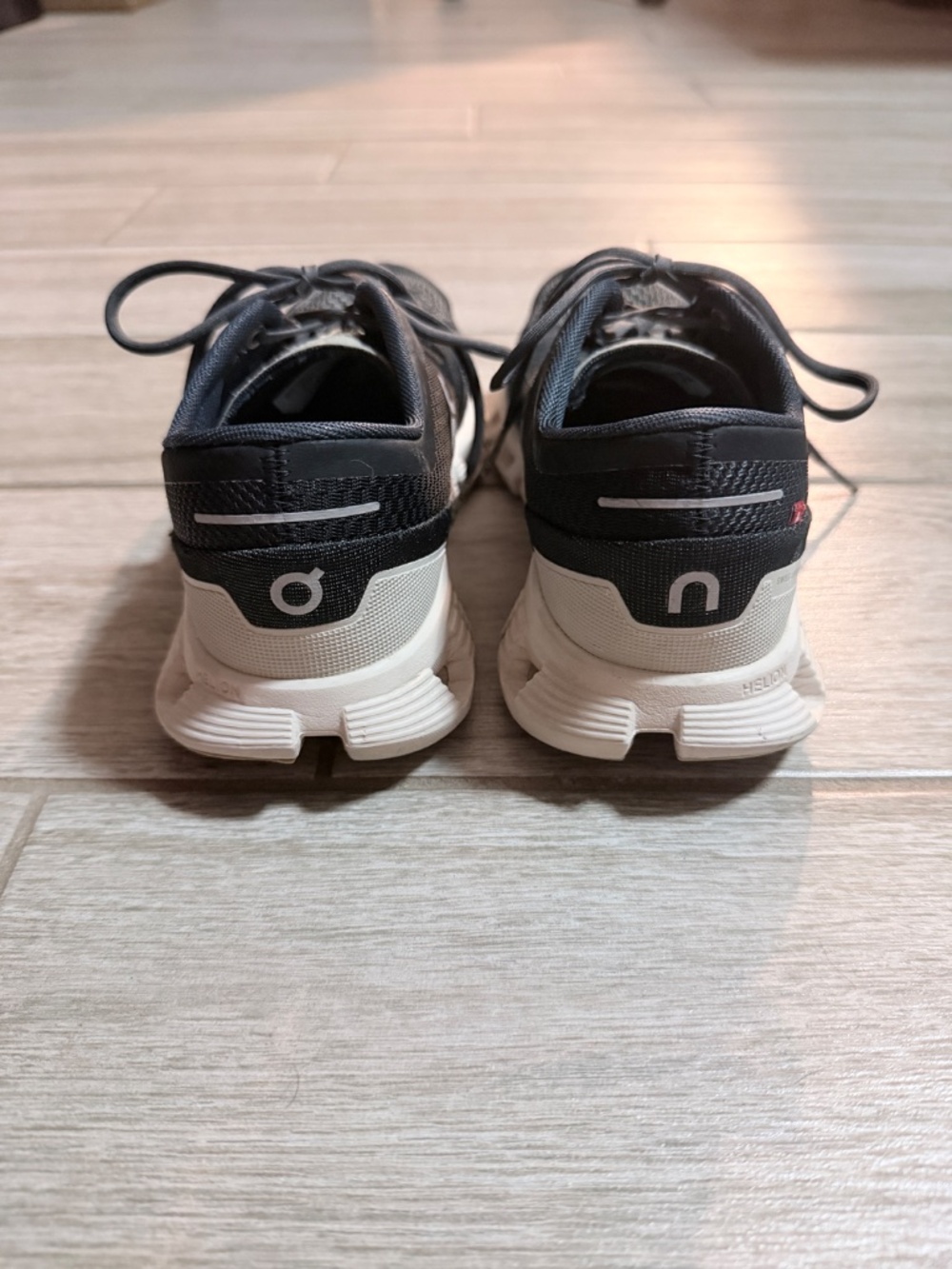 ON Cloud X - size 6.5 Womens - Picture 4 of 7